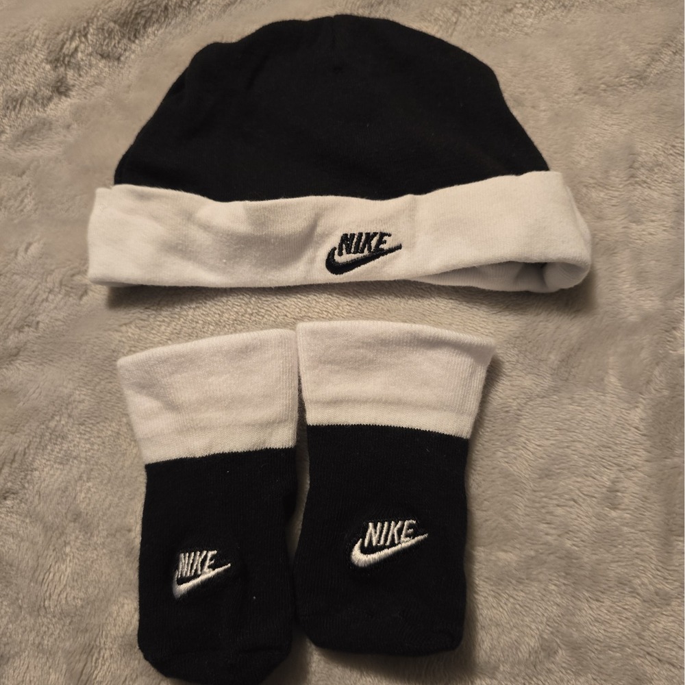 Nike Unisex Baby Beanie & Mittens Set 0-6 Months Black/Gray Logo